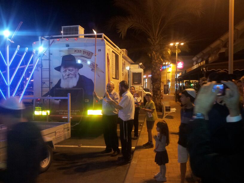 המליארדר יצחק תשובה הדליק עם ניידות חב"ד