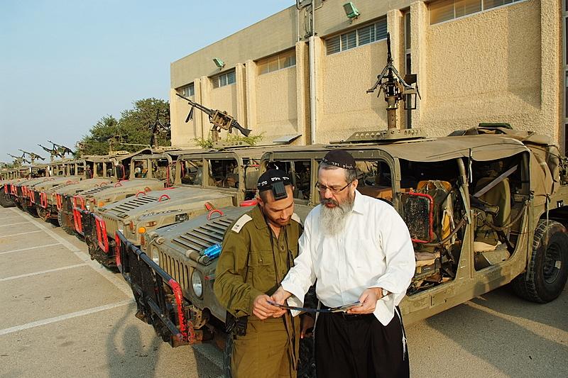 בניידות חב"ד לא מפספסים אף חייל
