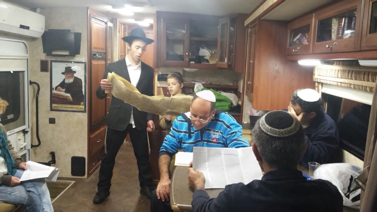 ניידות חב"ד במבצע פורים רחב היקף