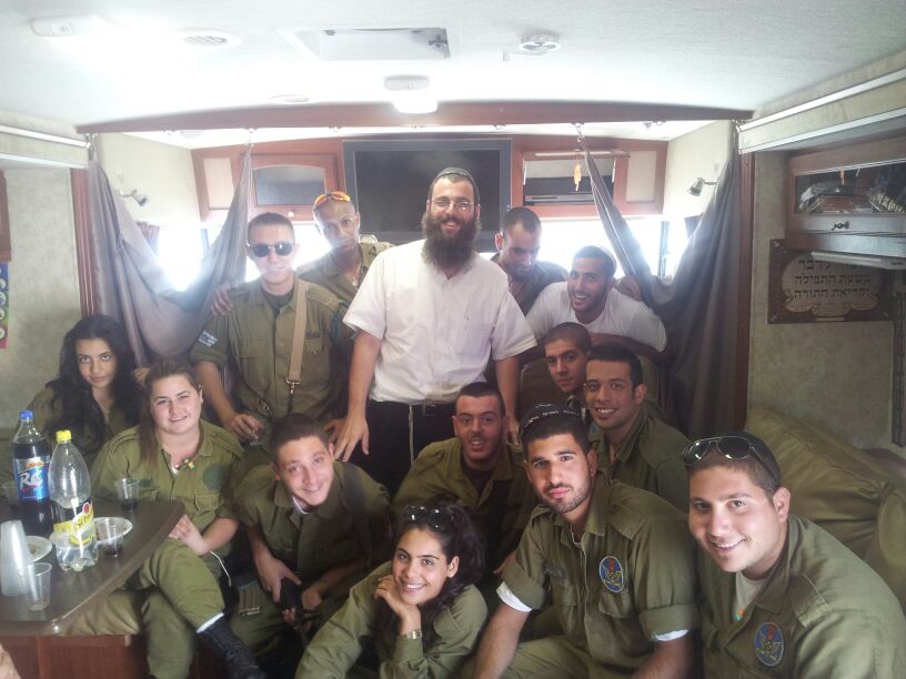 שיעור תורה בטנק המבצעים