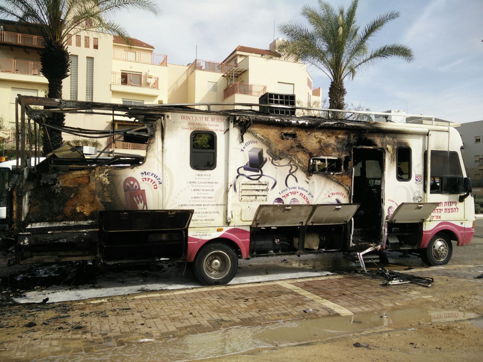 טנק של ניידות חב"ד נשרף במהלך פעילות בנס אין נפגעים בנפש